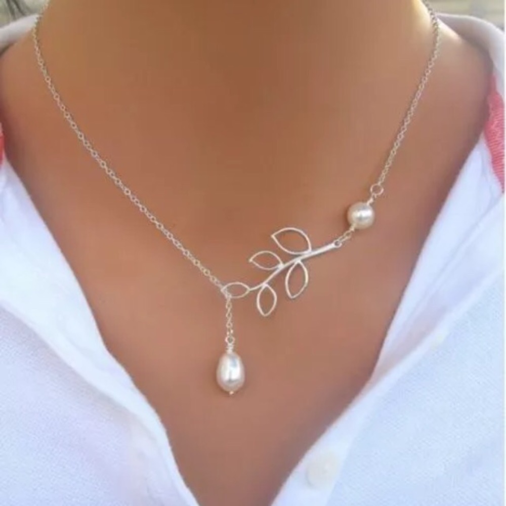 Chic Necklace - Picture 7 of 7